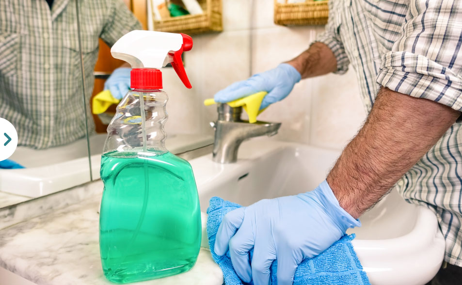 Cómo limpiar y desinfectar la escobilla de baño: trucos