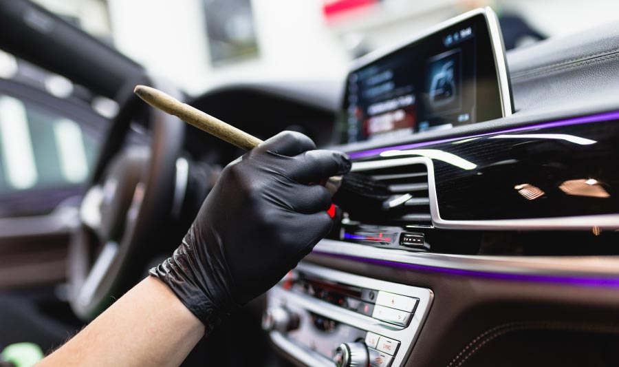 Cómo limpiar el interior de su automóvil
